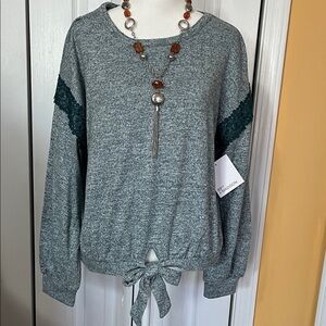 89th & Madison Heather Gray Top with Dark Green Lace